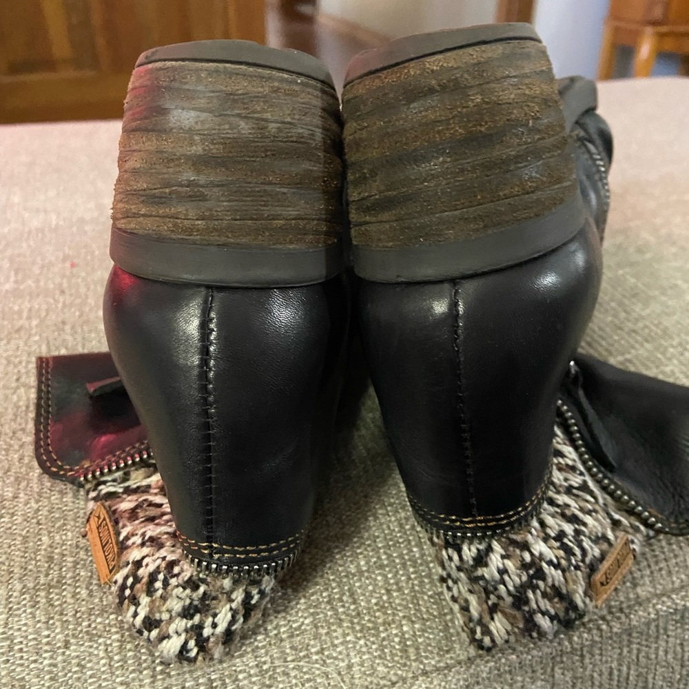 Boots - Picture 4 of 8